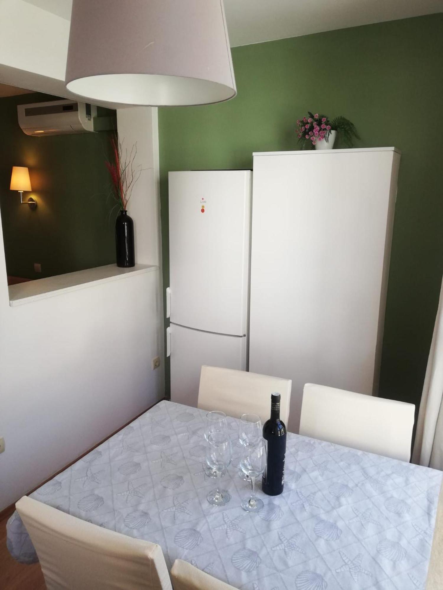 Apartmani Mistral Makarska Zimmer foto